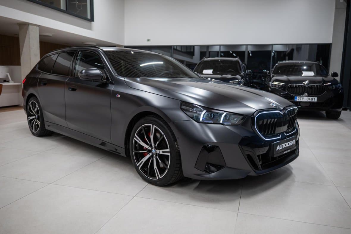 2025 BMW 5-SERIES - 14
