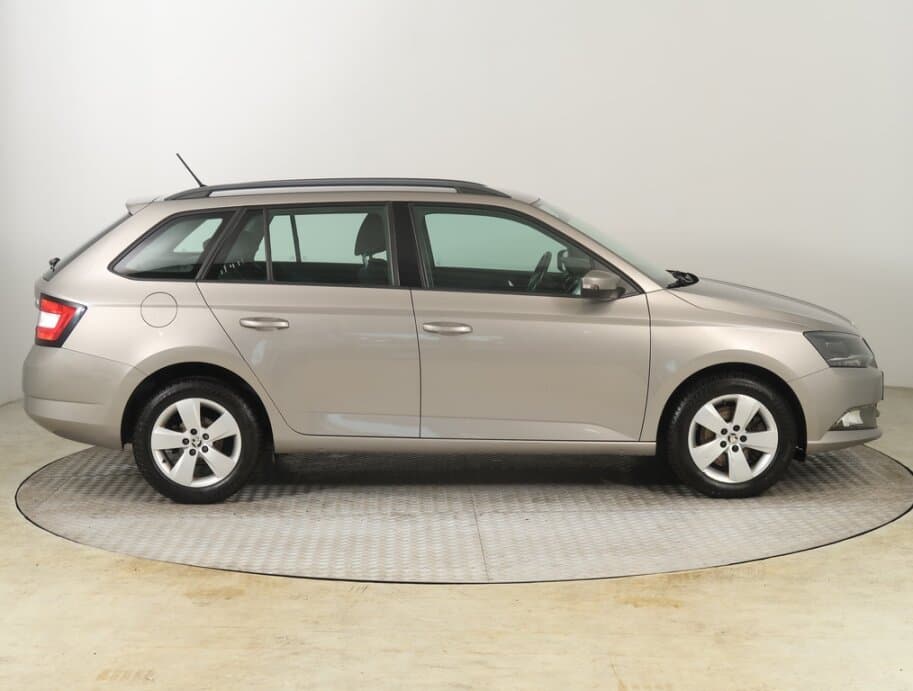 2015 Škoda FABIA - 8