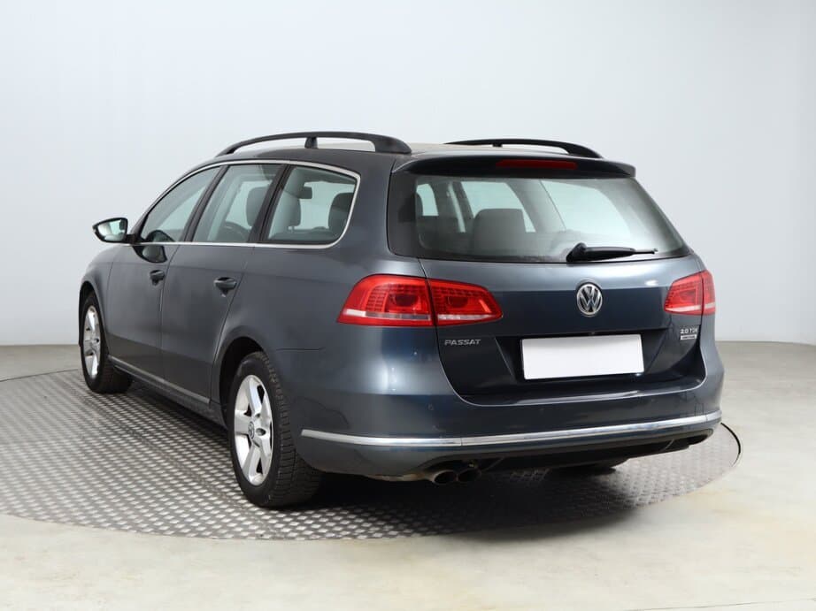 2012 Volkswagen PASSAT - 5