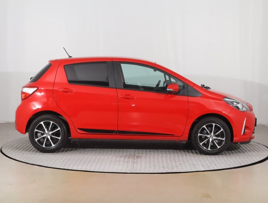 2018 Toyota YARIS - 8