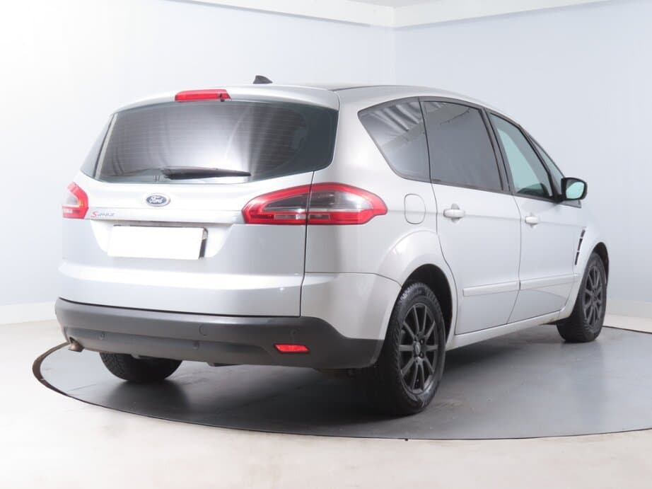 2011 Ford S-MAX - 13