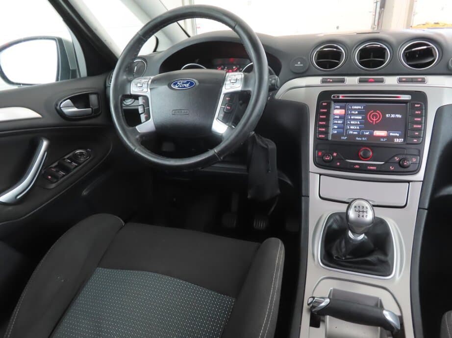 2011 Ford S-MAX - 17