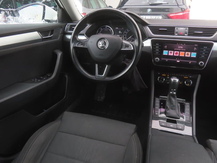 2018 Škoda SUPERB - 9