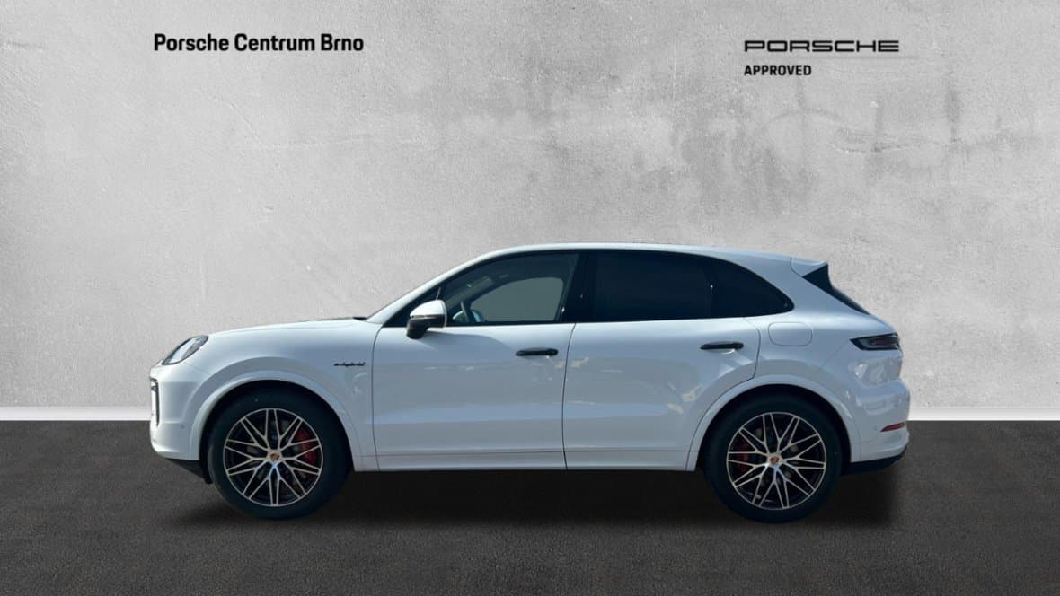 2025 Porsche Cayenne - 3