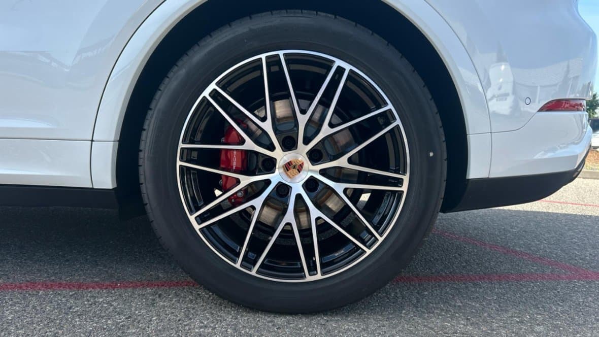 2025 Porsche Cayenne - 12