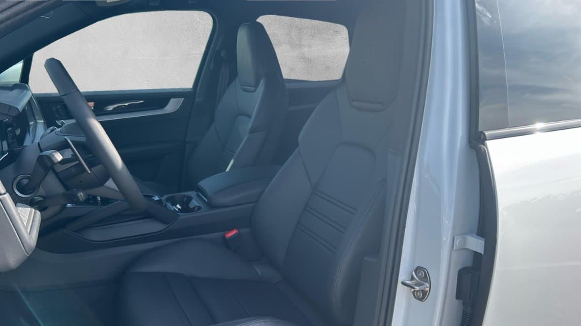 2025 Porsche Cayenne - 16