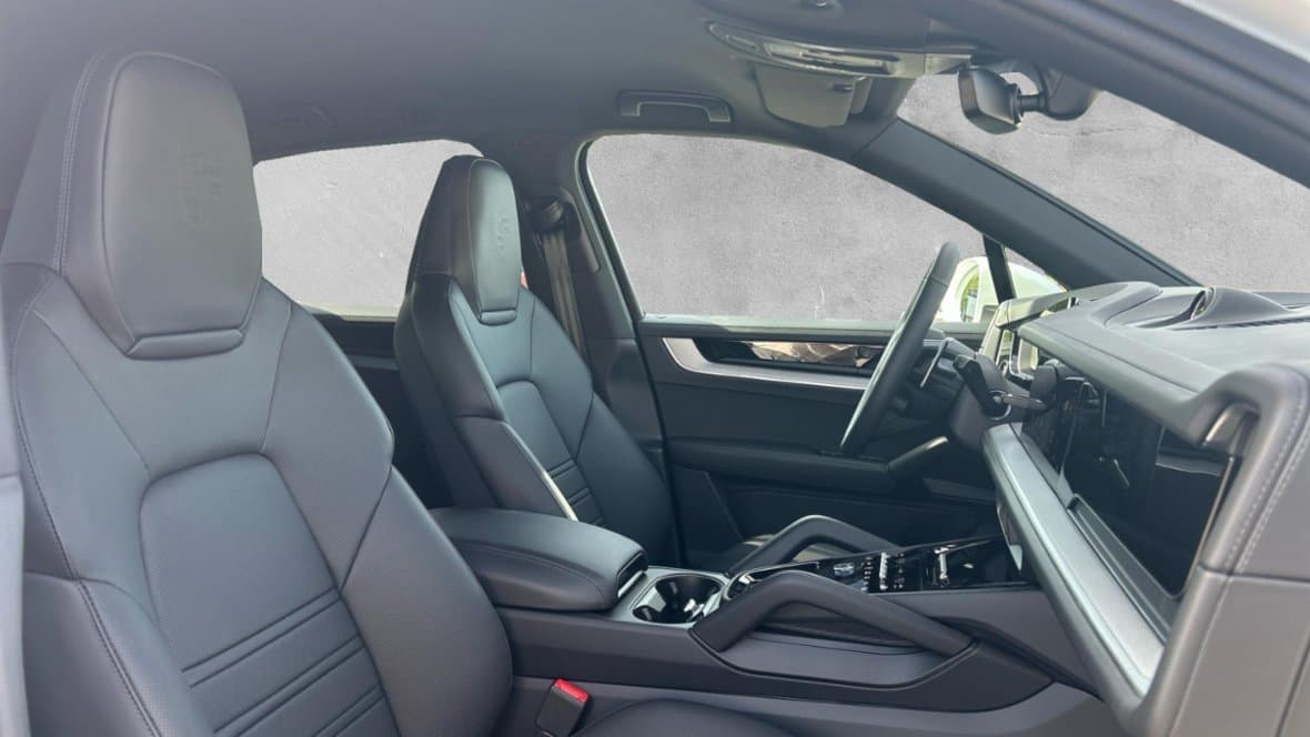 2025 Porsche Cayenne - 17
