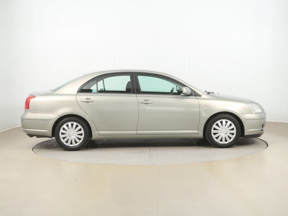 2004 Toyota AVENSIS - 8