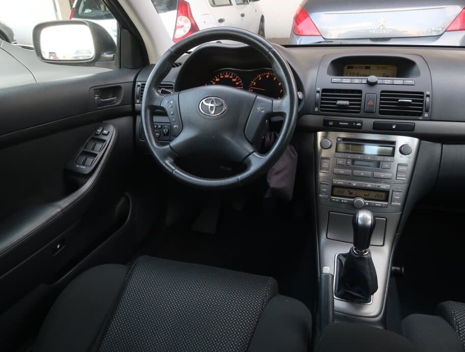 2004 Toyota AVENSIS - 9