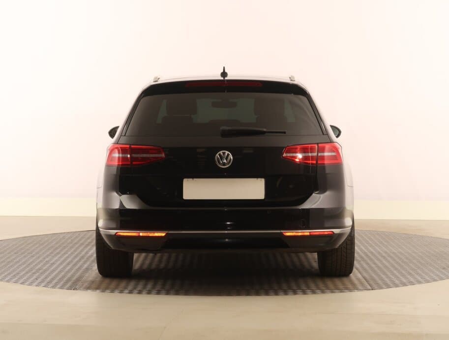 2015 Volkswagen PASSAT - 16