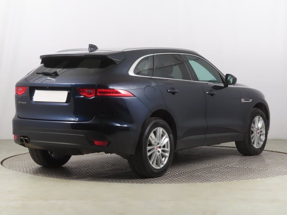 2020 Jaguar F-PACE - 7