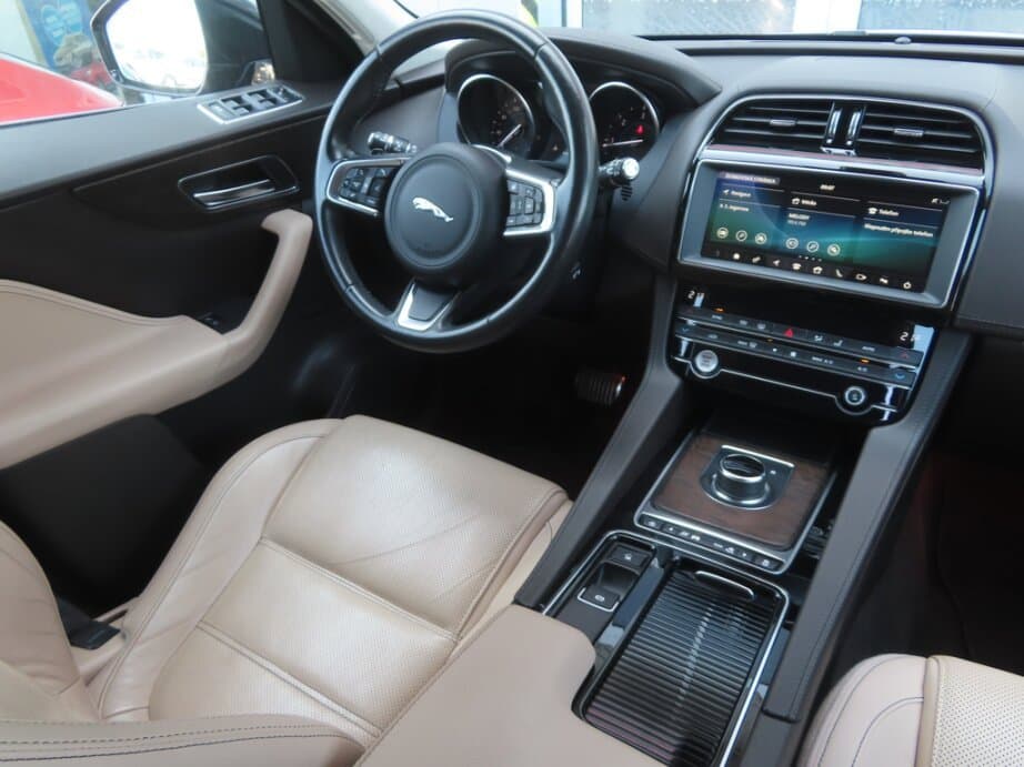 2020 Jaguar F-PACE - 9