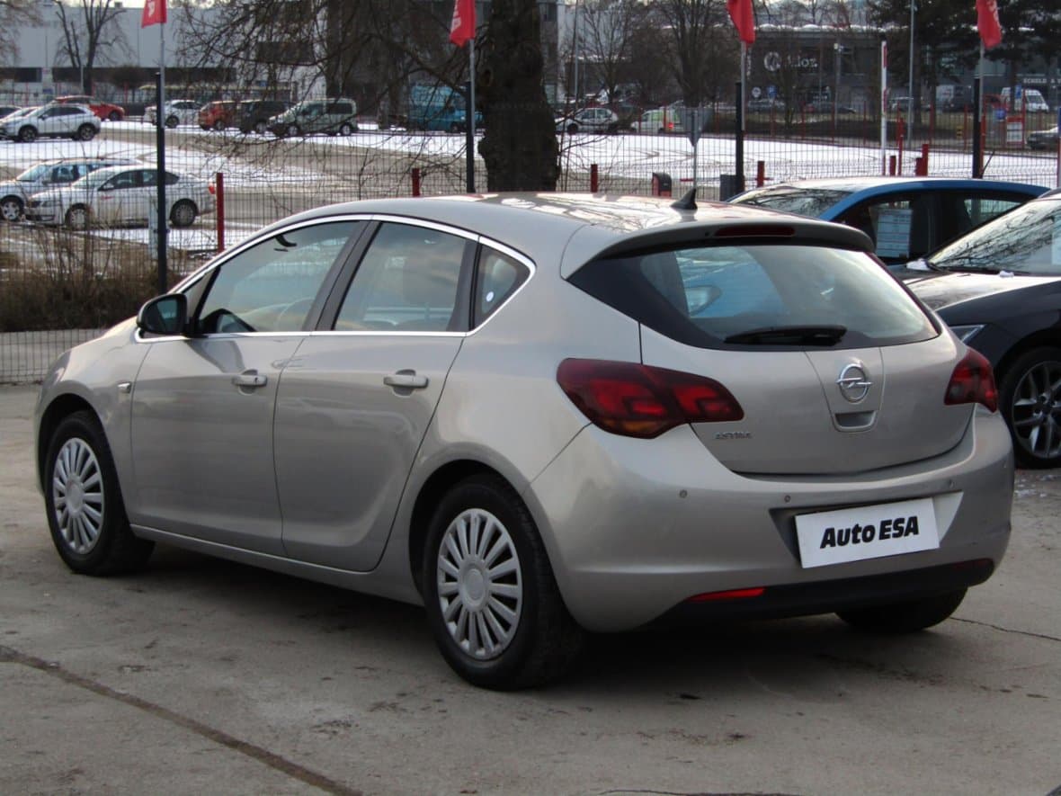 2010 Opel ASTRA - 16