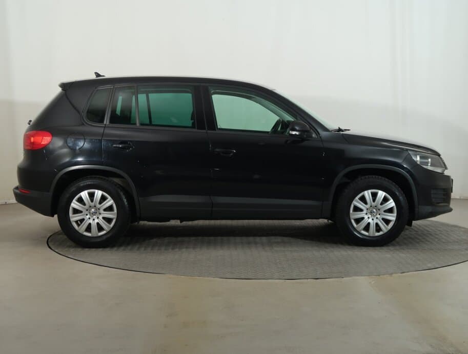 2012 Volkswagen TIGUAN - 8