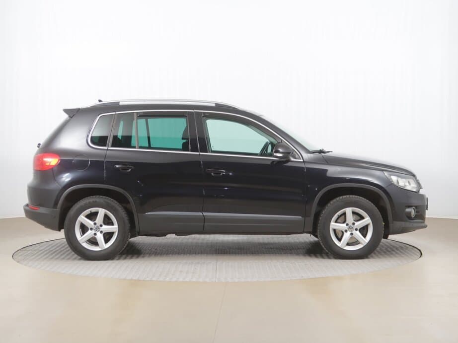 2012 Volkswagen TIGUAN - 8