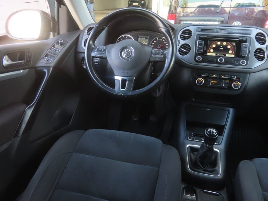 2012 Volkswagen TIGUAN - 9