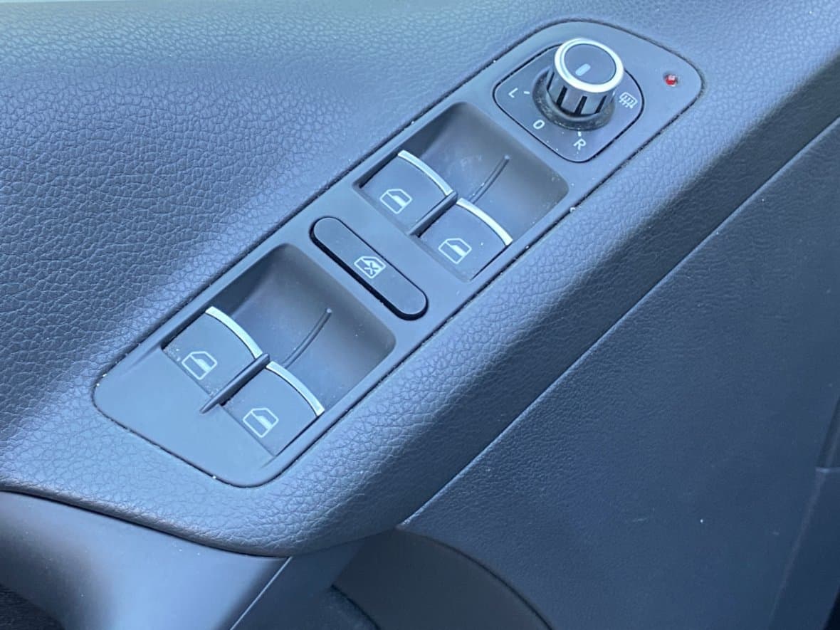 2012 Volkswagen TIGUAN - 11