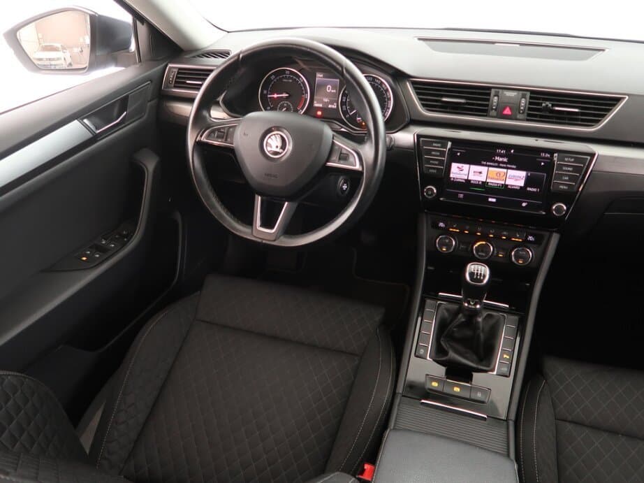 2017 Škoda SUPERB - 9