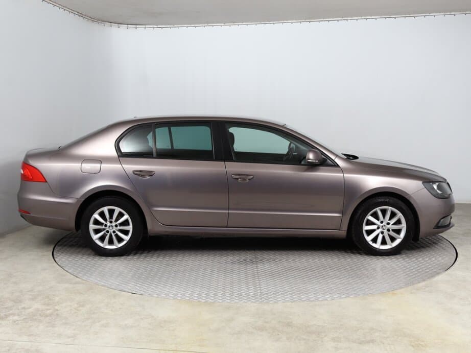 2013 Škoda SUPERB - 8
