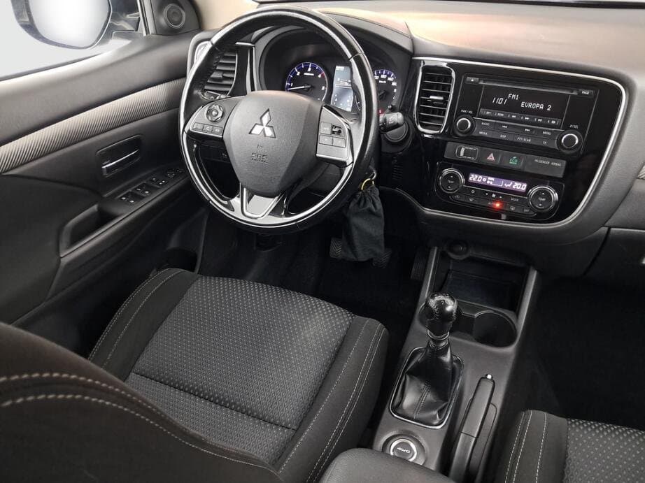 2016 Mitsubishi OUTLANDER - 9
