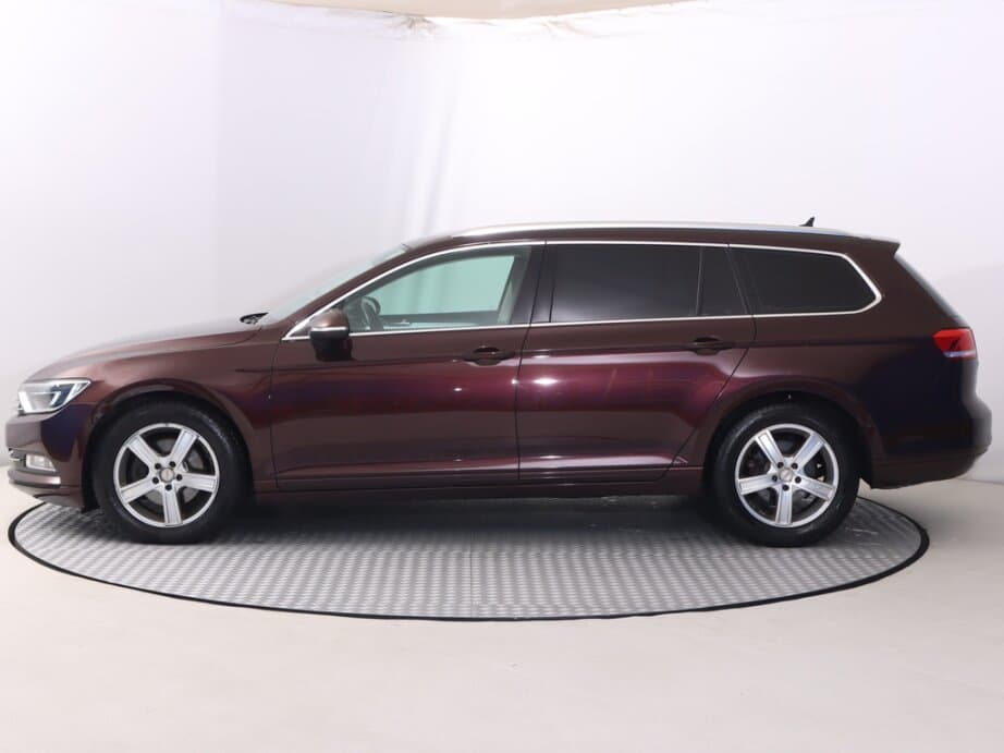 2017 Volkswagen PASSAT - 4