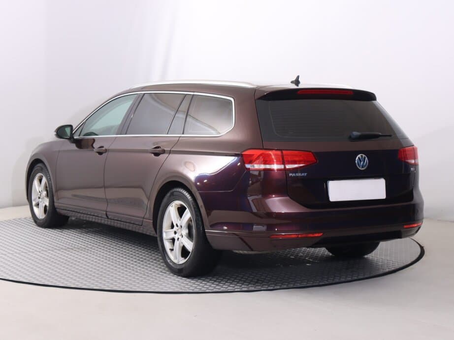 2017 Volkswagen PASSAT - 5