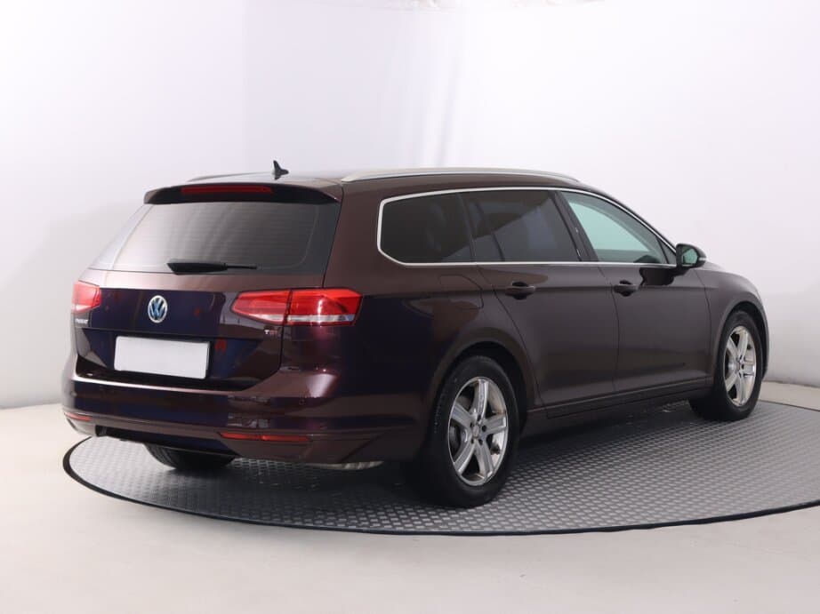 2017 Volkswagen PASSAT - 7