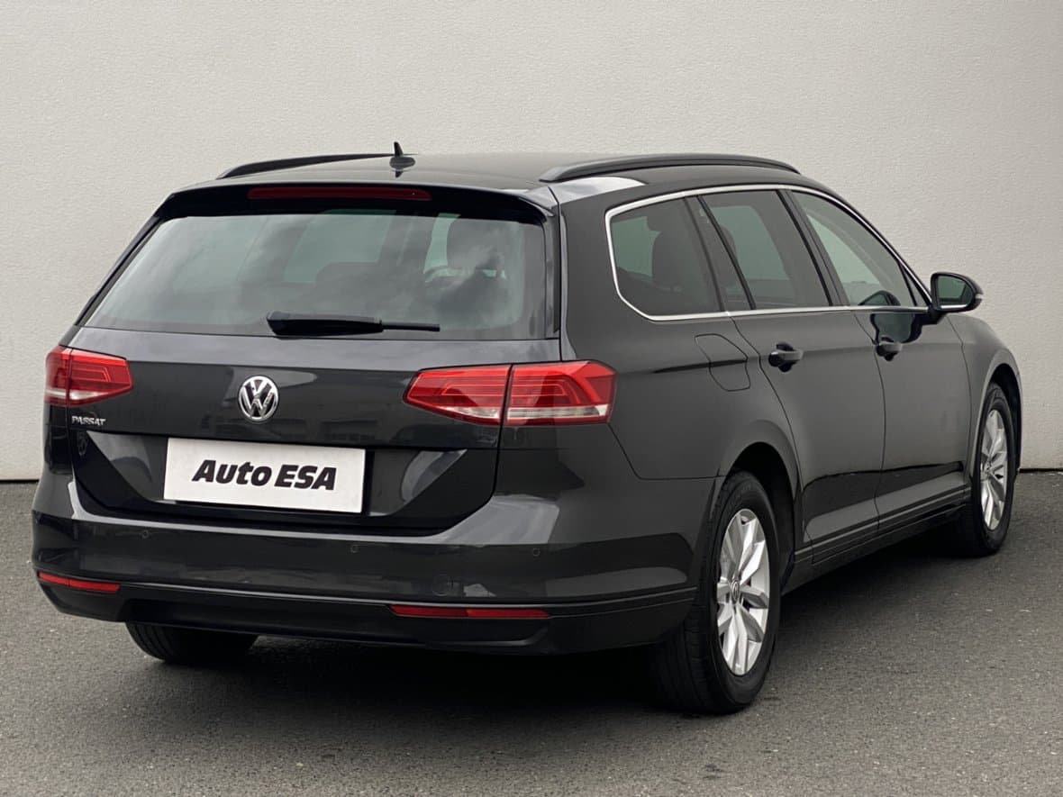 2018 Volkswagen PASSAT - 4