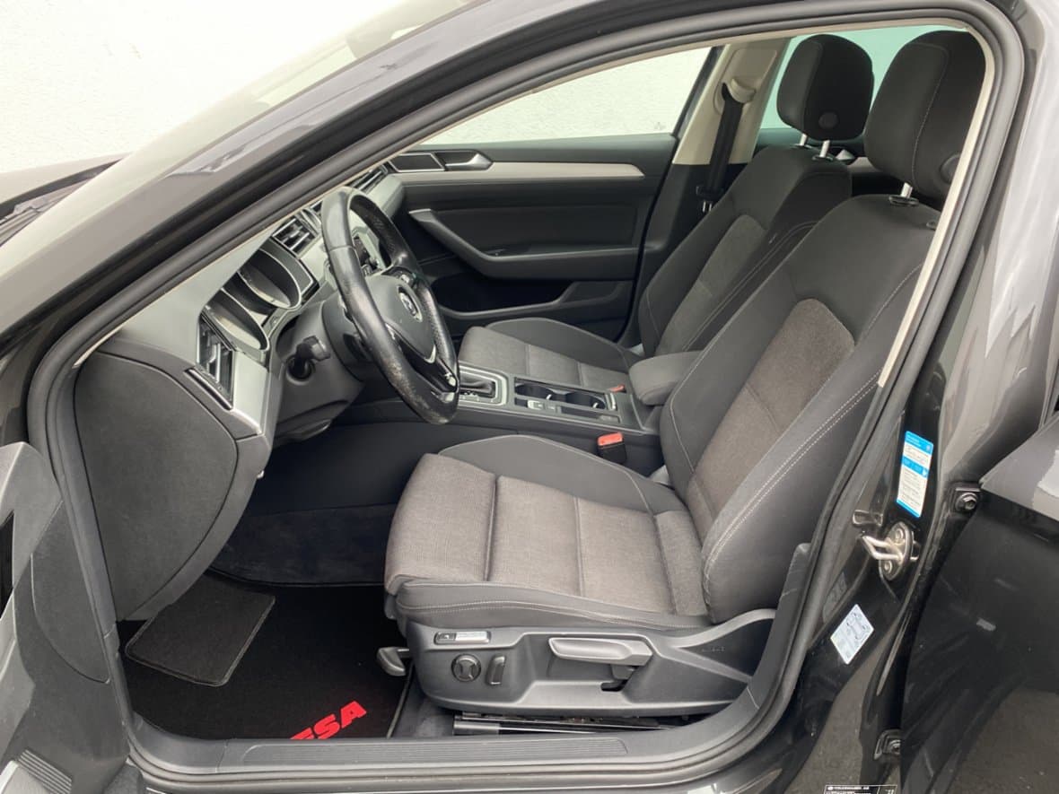2018 Volkswagen PASSAT - 9
