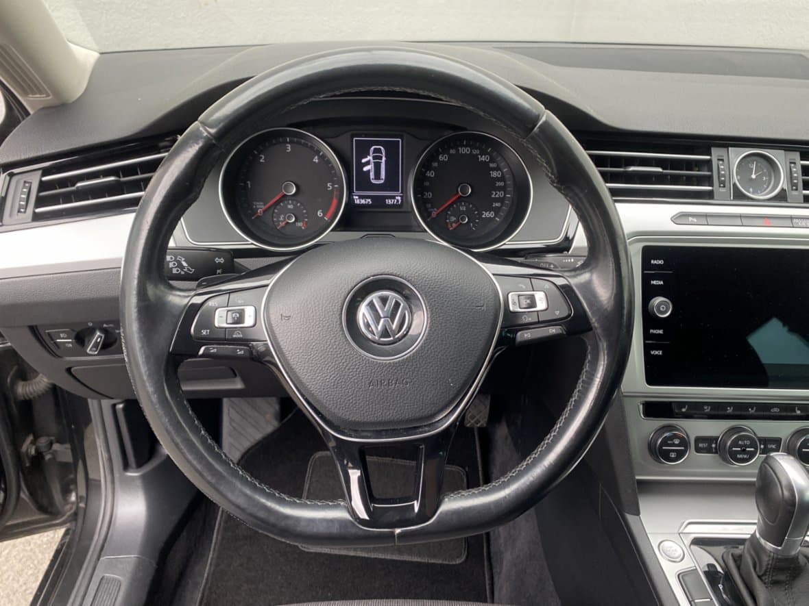 2018 Volkswagen PASSAT - 11