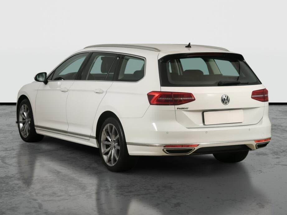 2019 Volkswagen PASSAT - 5