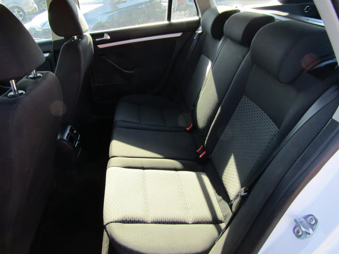 2013 Volkswagen GOLF - 11