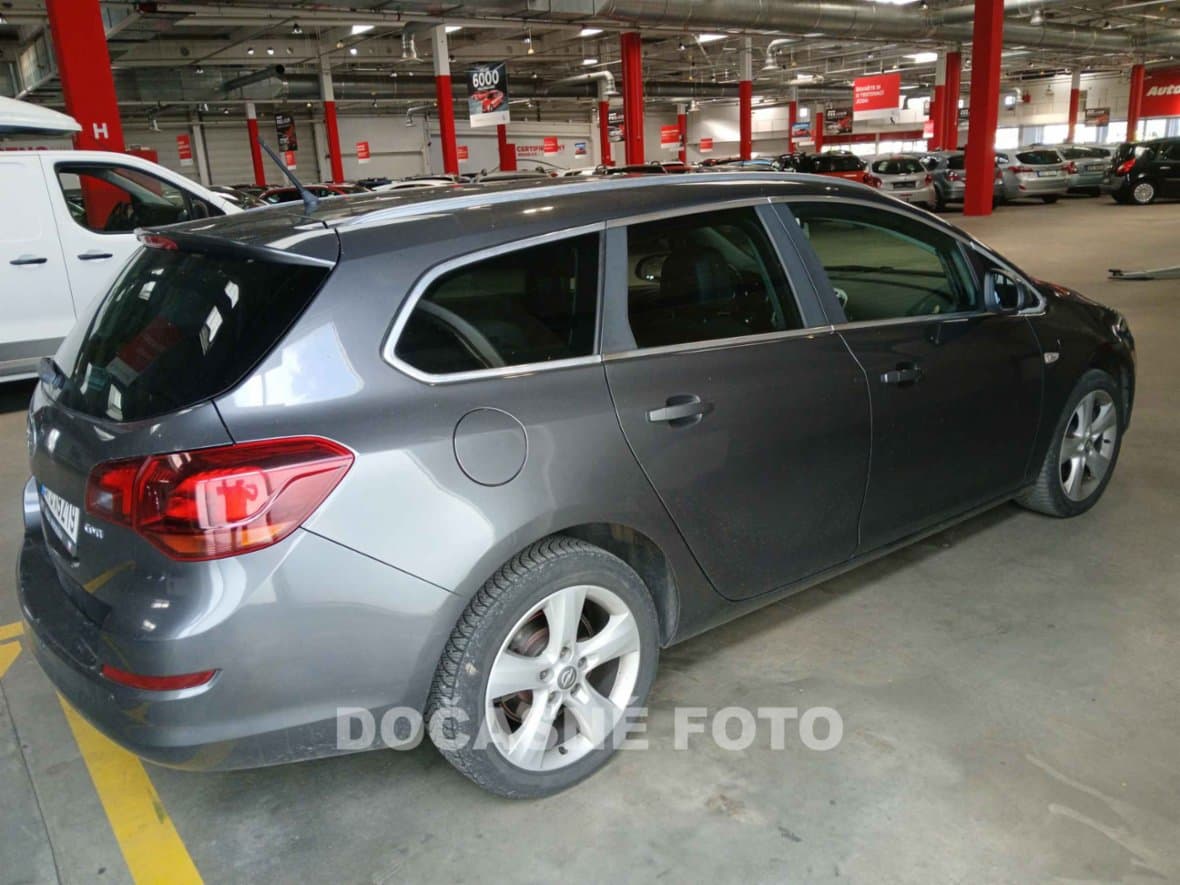 2011 Opel ASTRA - 2