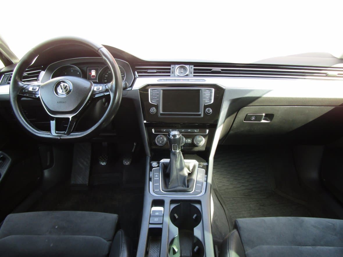 2015 Volkswagen PASSAT - 8