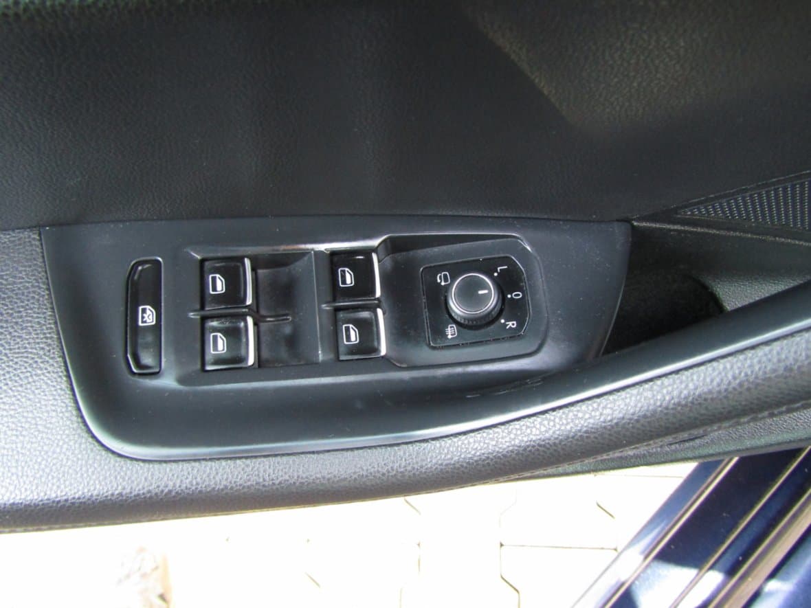 2015 Volkswagen PASSAT - 11