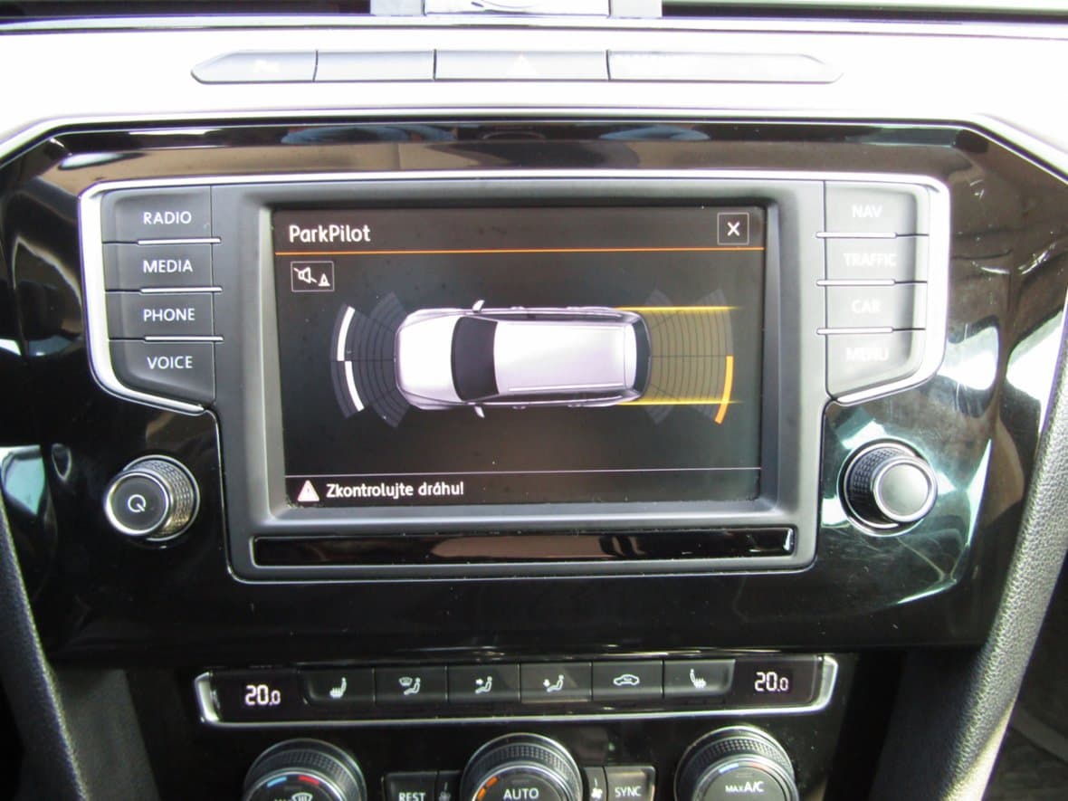 2015 Volkswagen PASSAT - 16
