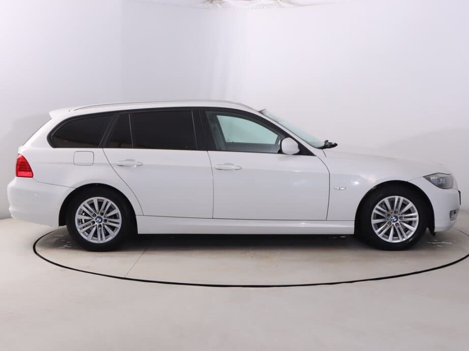 2012 BMW 3-SERIES - 8