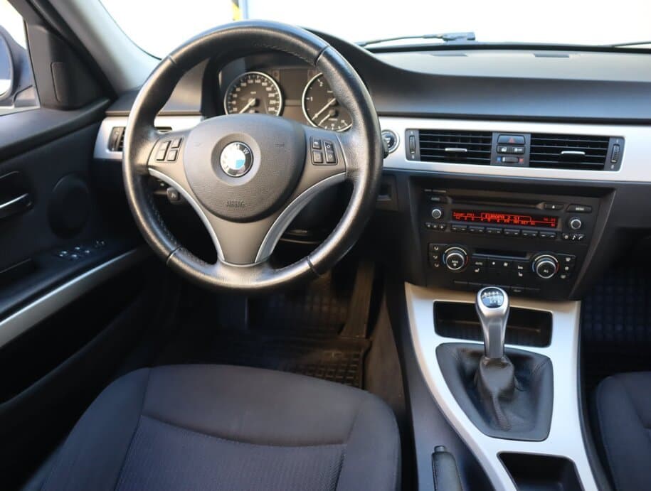 2012 BMW 3-SERIES - 9