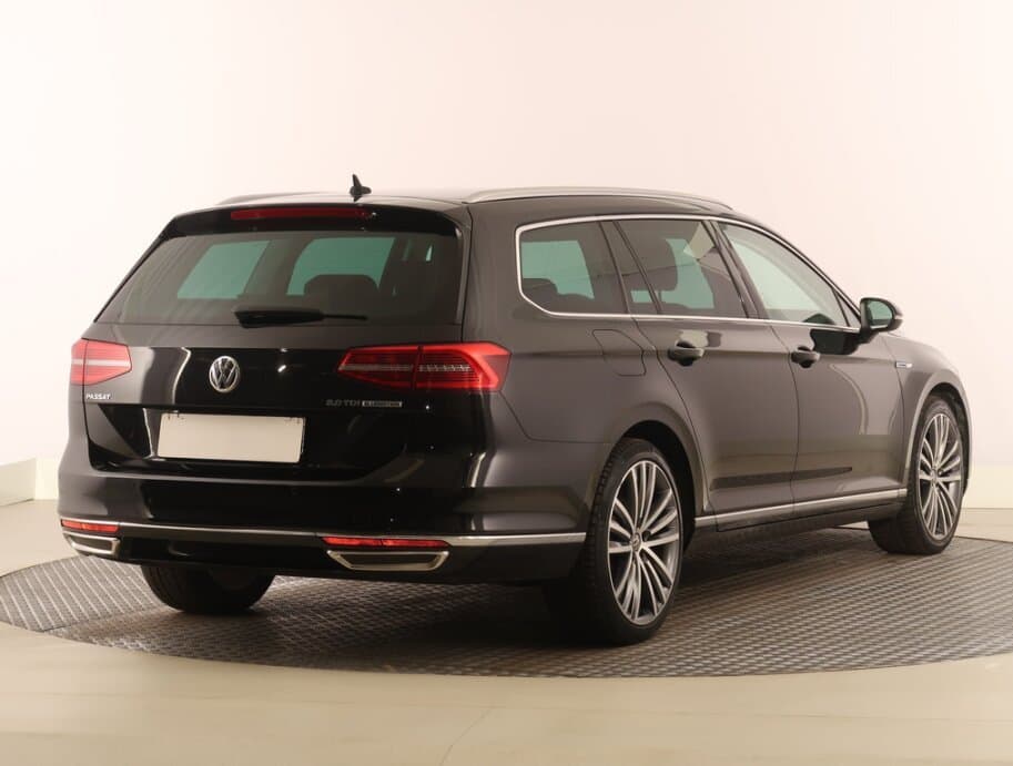 2016 Volkswagen PASSAT - 7