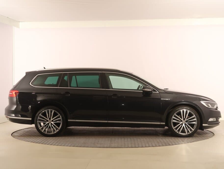 2016 Volkswagen PASSAT - 8
