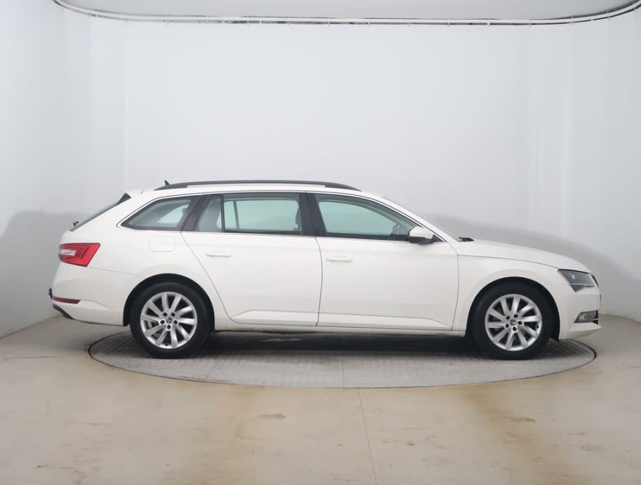 2016 Škoda SUPERB - 8