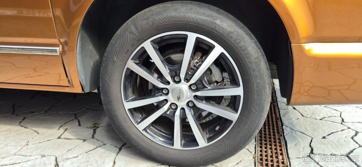 2013 Volkswagen MULTIVAN - 16