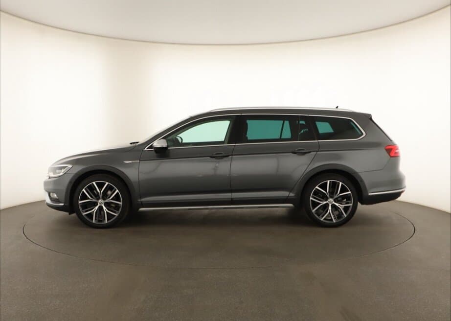 2017 Volkswagen PASSAT - 4