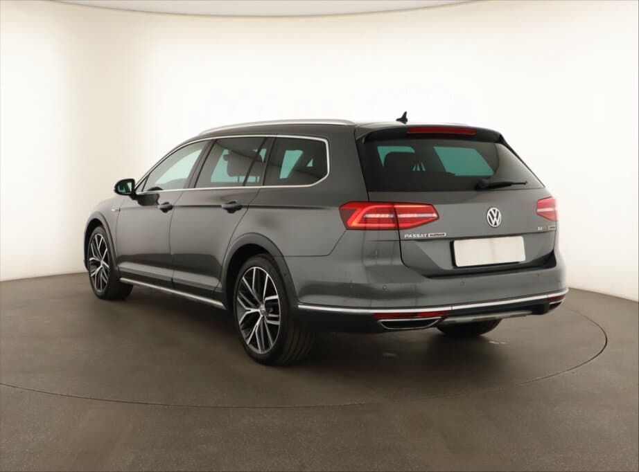 2017 Volkswagen PASSAT - 5