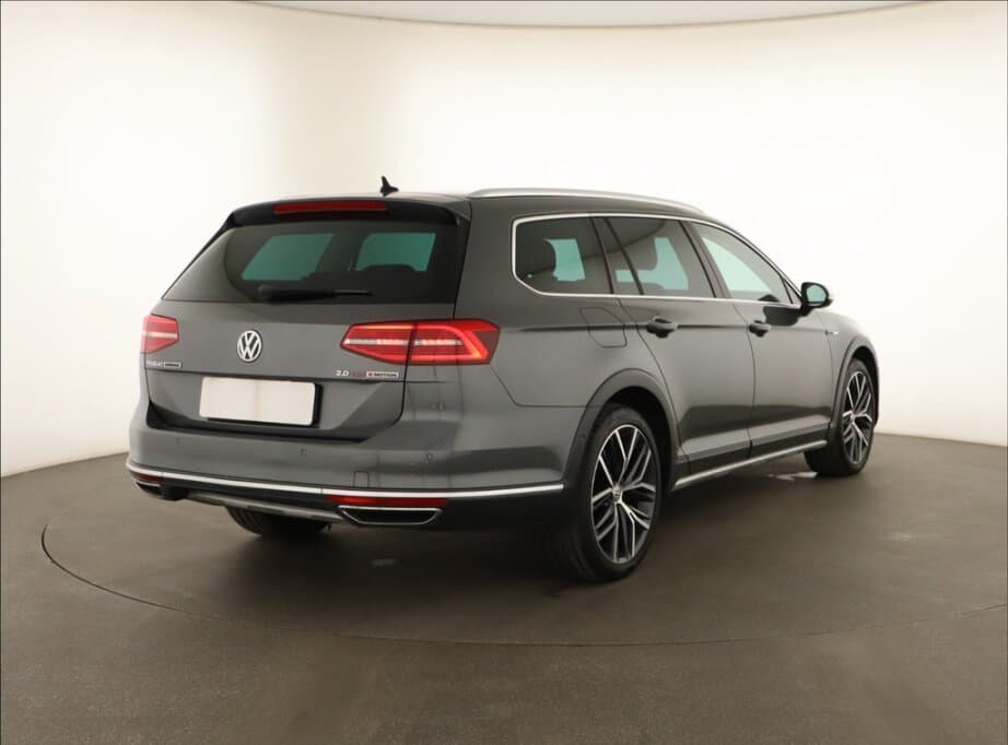 2017 Volkswagen PASSAT - 7