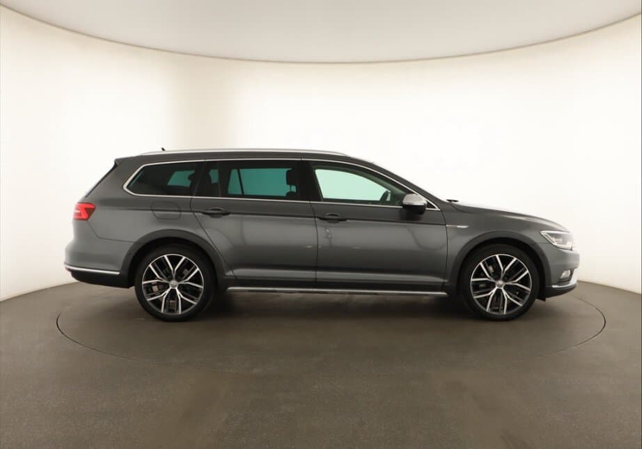2017 Volkswagen PASSAT - 8
