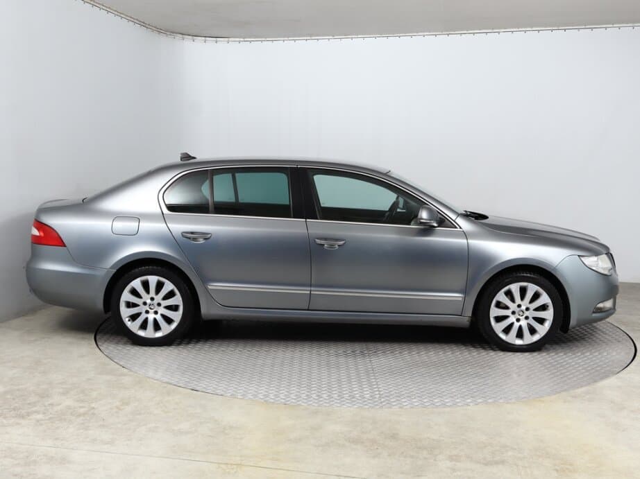 2009 Škoda SUPERB - 8