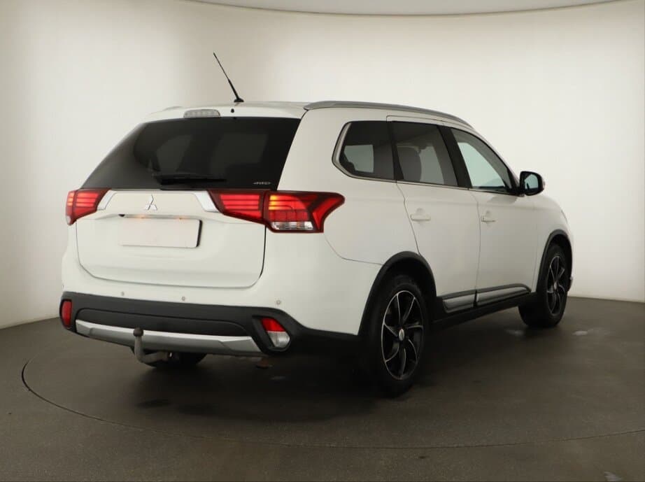 2016 Mitsubishi OUTLANDER - 7