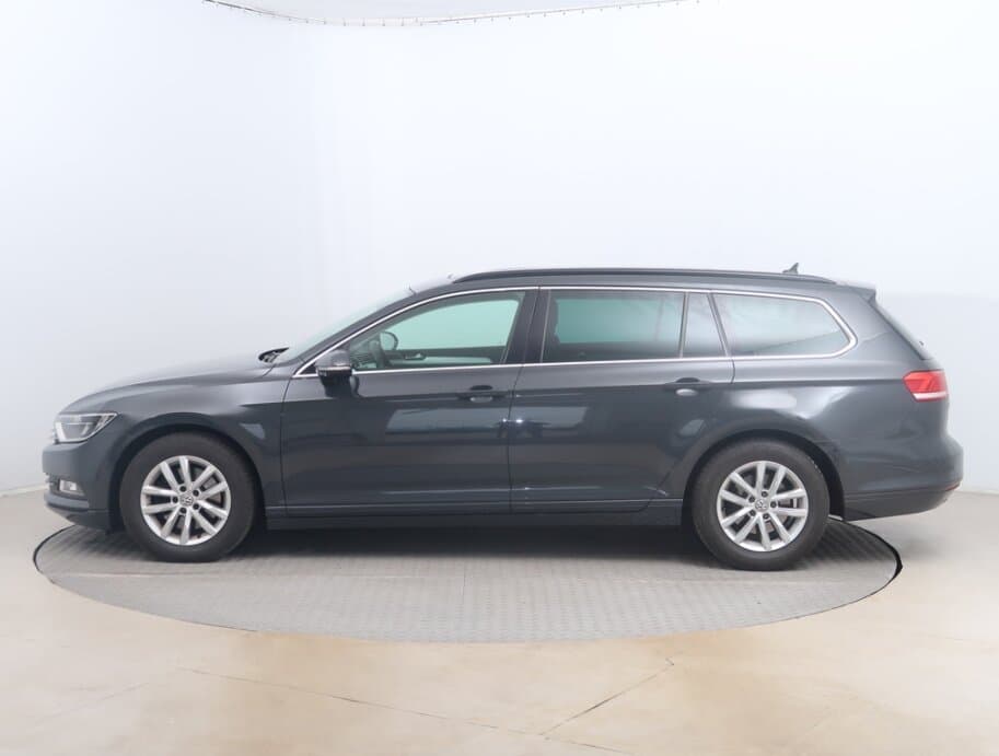 2019 Volkswagen PASSAT - 4