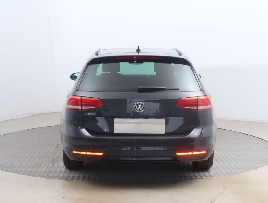 2019 Volkswagen PASSAT - 6